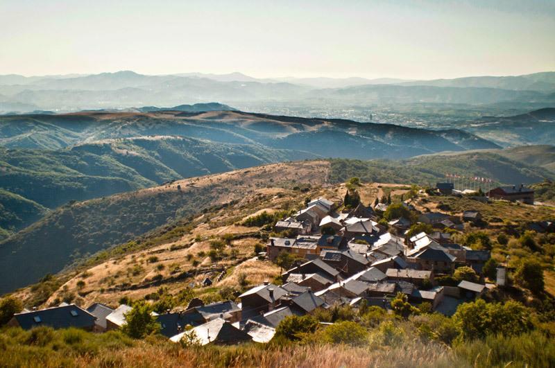 Hotel Rural La Casa Del Peregrino El Acebo de San Miguel ภายนอก รูปภาพ